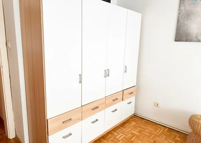 Family & Friends Base For 6- Xxl With Direct Train - 10 Min To And Airport דירה